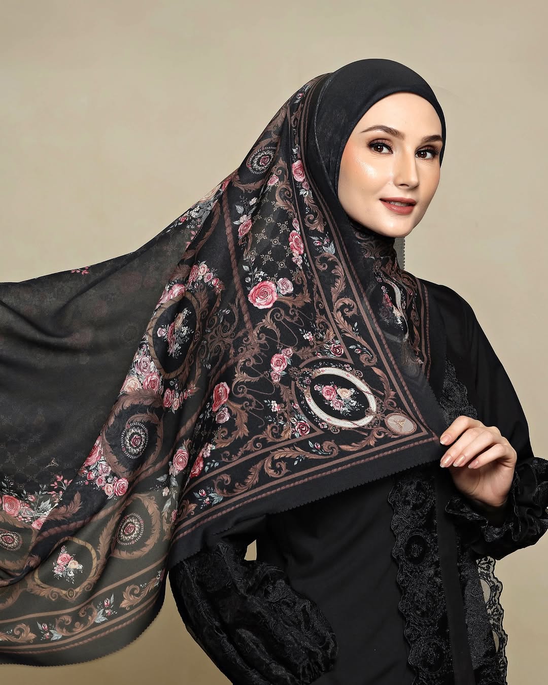 Éternelle Signature Printed Scarf